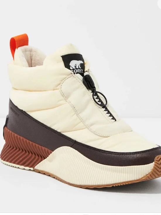 SOREL OUT N ABOUT III PUFFY ZIP WATERPROOF BOOTS IN CHALK 8.5 - Picture 3 of 11